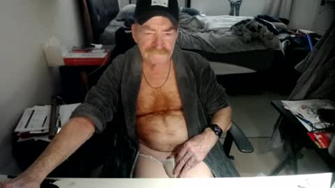 Snapshot of redbare12007 chatting on June 2026 04:20:01 PM Red online show from June 2026 04:20:01 PM