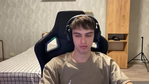 Snapshot of redbullshine chatting on September 2025 01:34:02 PM redbullshine online show from September 2025 01:34:02 PM