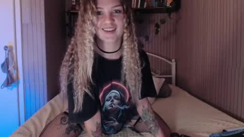 Snapshot of redmoonhead chatting on May 2026 07:48:01 AM Ana online show from May 2026 07:48:01 AM
