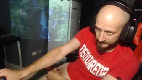 Snapshot of redragonwolf chatting on October 2025 09:54:02 PM redra online show from October 2025 09:54:02 PM