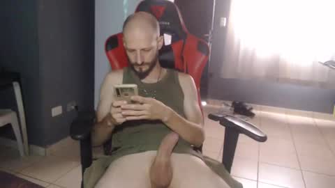 Snapshot of redragonwolf chatting on October 2025 03:35:02 PM redra online show from October 2025 03:35:02 PM