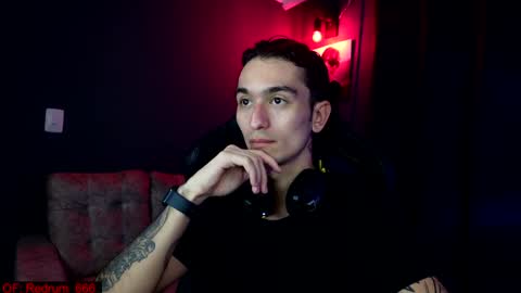 Snapshot of redrum_696 chatting on December 2024 07:01:02 PM Red online show from December 2024 07:01:02 PM