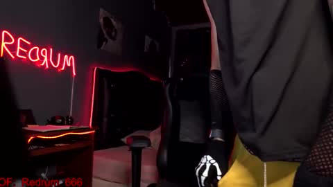 Snapshot of redrum_696 chatting on September 2025 05:28:01 PM Red online show from September 2025 05:28:01 PM