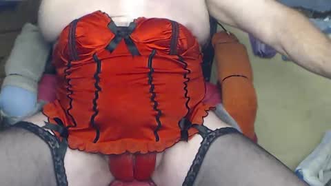 Snapshot of redsatincoatt chatting on September 2025 02:44:02 AM Red Satin Coat online show from September 2025 02:44:02 AM
