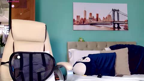 Yanella online show from October 2025 04:05:01 PM