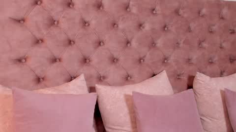 Regina  online show from November 2025 10:01:02 PM