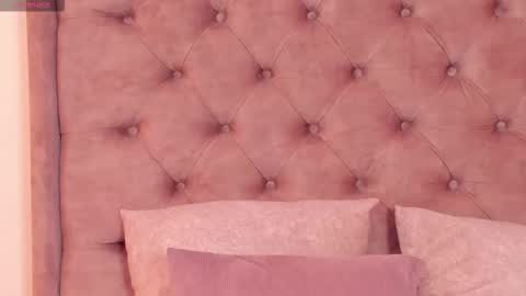 Regina  online show from November 2025 03:45:02 AM