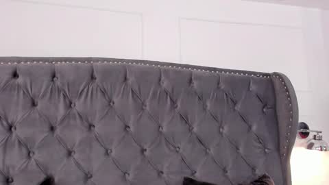 Regina  online show from November 2025 09:07:01 PM