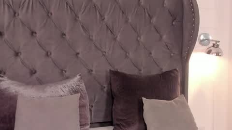 Regina  online show from January 2026 03:10:01 AM