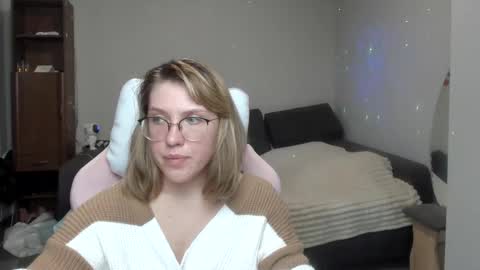 Snapshot of reginasmilee chatting on January 2025 12:42:01 PM Regina online show from January 2025 12:42:01 PM