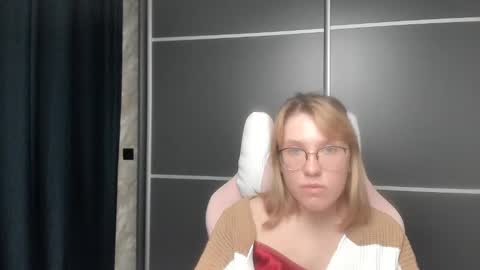 Snapshot of reginasmilee chatting on January 2025 02:14:01 PM Regina online show from January 2025 02:14:01 PM