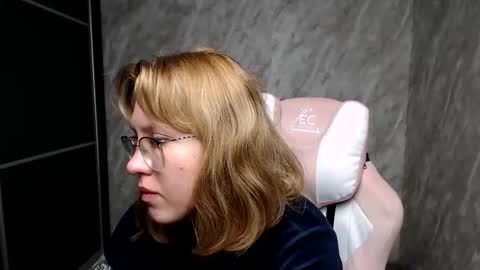 Snapshot of reginasmilee chatting on March 2025 02:41:02 AM Regina online show from March 2025 02:41:02 AM