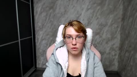 Snapshot of reginasmilee chatting on March 2025 01:40:02 PM Regina online show from March 2025 01:40:02 PM
