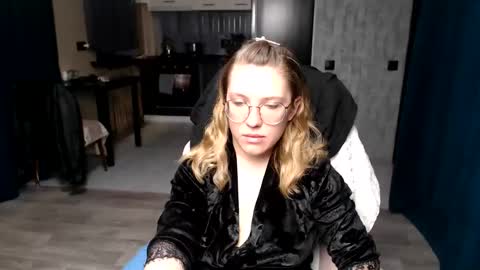 Snapshot of reginasmilee chatting on September 2025 12:00:02 AM Regina online show from September 2025 12:00:02 AM