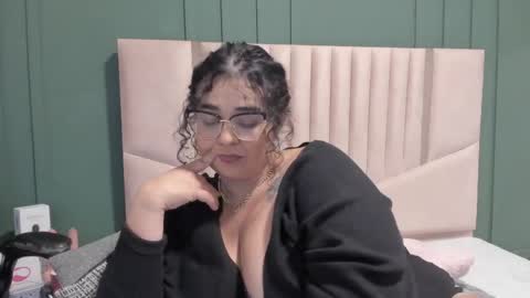 reginavegaa online show from February 2025 02:54:01 PM