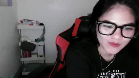 reign2525 online show from December 2025 01:38:01 PM