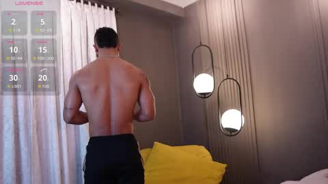 Snapshot of reik_von chatting on April 2026 12:14:02 PM Reik online show from April 2026 12:14:02 PM