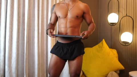 Snapshot of reik_von chatting on May 2026 12:10:01 PM Reik online show from May 2026 12:10:01 PM