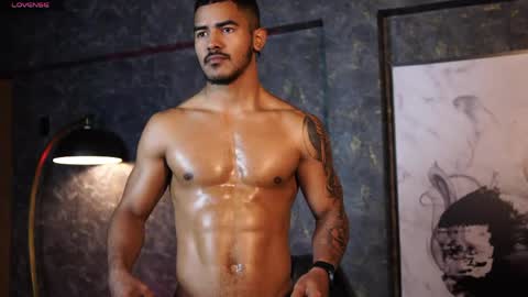 Snapshot of reik_von chatting on May 2026 01:28:01 PM Reik online show from May 2026 01:28:01 PM