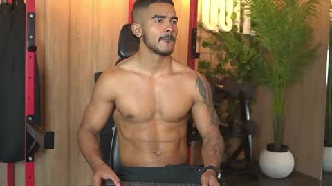 Snapshot of reik_von chatting on May 2026 12:12:02 PM Reik online show from May 2026 12:12:02 PM