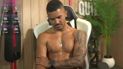Snapshot of reik_von chatting on May 2026 01:06:01 PM Reik online show from May 2026 01:06:01 PM