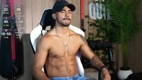 Snapshot of reik_von chatting on May 2026 02:07:02 AM Reik online show from May 2026 02:07:02 AM