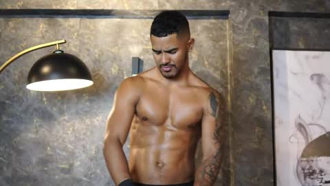 Snapshot of reik_von chatting on May 2026 01:41:01 PM Reik online show from May 2026 01:41:01 PM