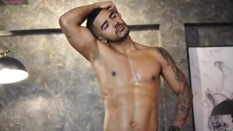 Snapshot of reik_von chatting on June 2026 12:40:01 PM Reik online show from June 2026 12:40:01 PM
