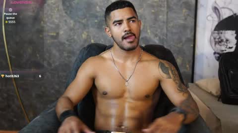 Snapshot of reik_von chatting on June 2026 02:33:01 PM Reik online show from June 2026 02:33:01 PM