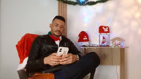   REIKO  online show from December 2025 05:19:02 PM