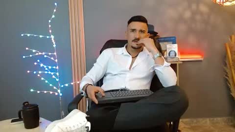   REIKO  online show from February 2026 06:12:01 PM