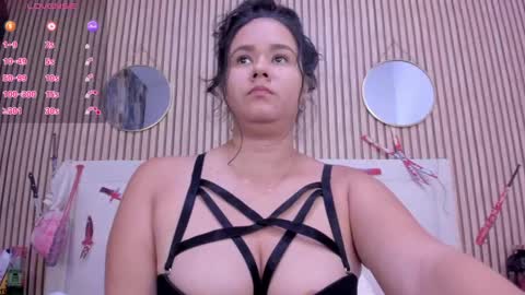 Snapshot of reina_loren chatting on October 2025 02:45:01 AM reina_loren online show from October 2025 02:45:01 AM