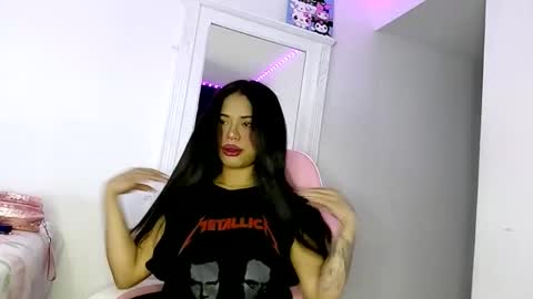 reina_reina online show from December 2025 11:34:02 PM