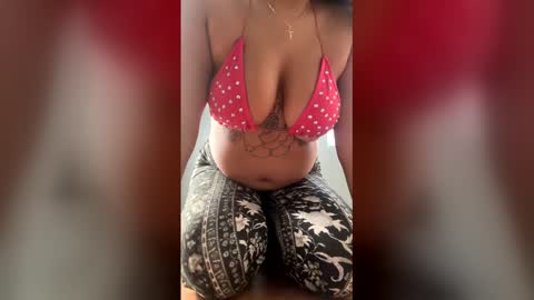 Snapshot of reinaassss chatting on December 2025 08:28:02 PM reinaassss online show from December 2025 08:28:02 PM