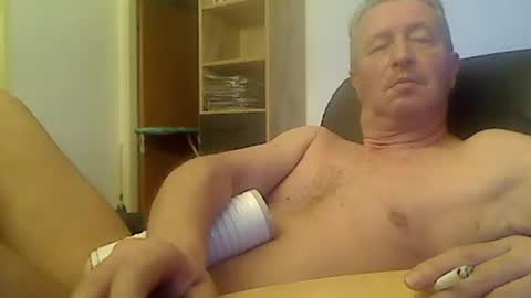 Snapshot of reini7211 chatting on June 2026 12:59:01 AM reini7211 online show from June 2026 12:59:01 AM