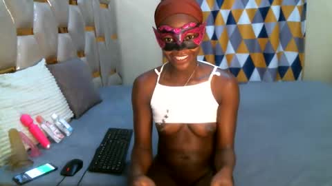 Snapshot of remmyqueen chatting on May 2026 09:00:02 PM remmyqueen online show from May 2026 09:00:02 PM