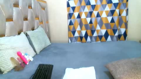 Snapshot of remmyqueen chatting on May 2026 11:40:01 AM remmyqueen online show from May 2026 11:40:01 AM