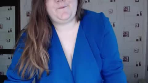 renataoia online show from October 2025 01:55:02 PM