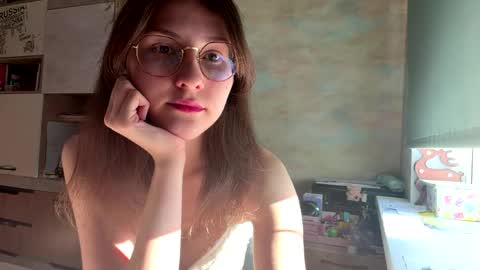 Mia online show from April 2026 01:16:01 PM