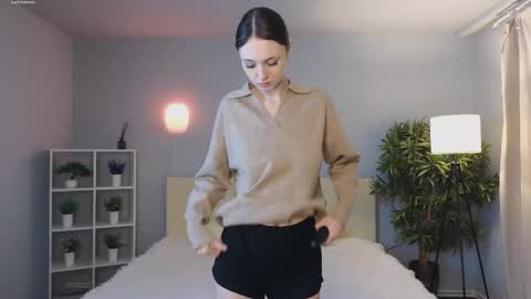 Laura online show from February 2025 04:29:01 PM