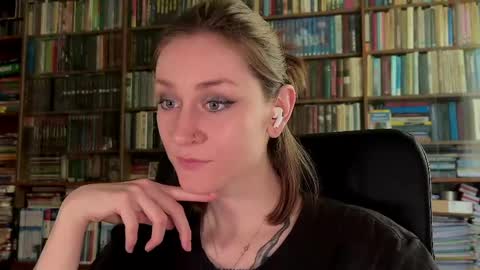 Snapshot of retromarie chatting on April 2026 12:25:02 PM Rie online show from April 2026 12:25:02 PM