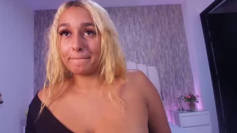 Snapshot of reven_lilith chatting on May 2026 03:15:02 AM REVEN online show from May 2026 03:15:02 AM