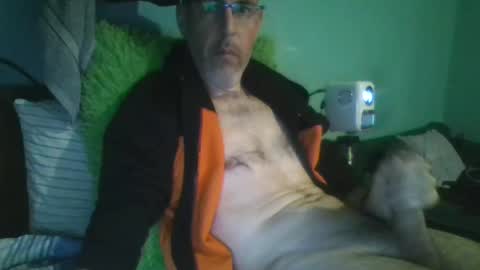 reyes_albert2006 online show from November 2025 10:37:02 AM