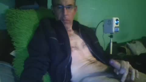 reyes_albert2006 online show from December 2025 12:45:01 PM