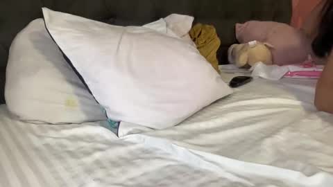 reyna77 online show from December 2024 03:05:01 PM