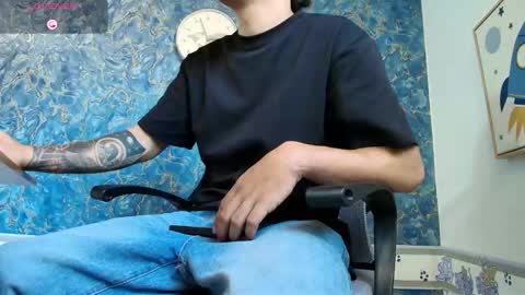 Snapshot of rhaegal_hot chatting on November 2025 07:56:02 PM Rhaegal online show from November 2025 07:56:02 PM