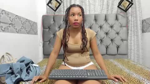 Snapshot of riaha_18_ chatting on December 2024 01:27:02 PM riaha_18_ online show from December 2024 01:27:02 PM