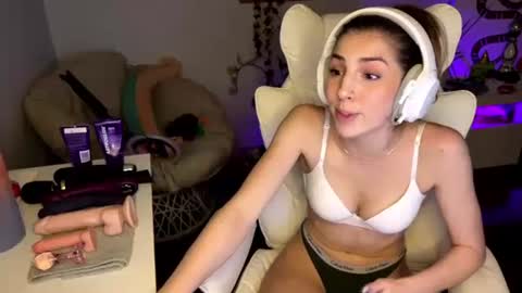 Amber online show from October 2025 01:17:01 AM