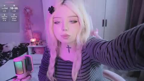 Snapshot of riley_vice chatting on June 2026 07:07:01 AM Sofia online show from June 2026 07:07:01 AM