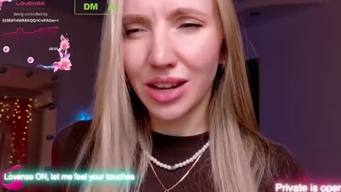 Rina Asty online show from November 2025 06:55:02 PM